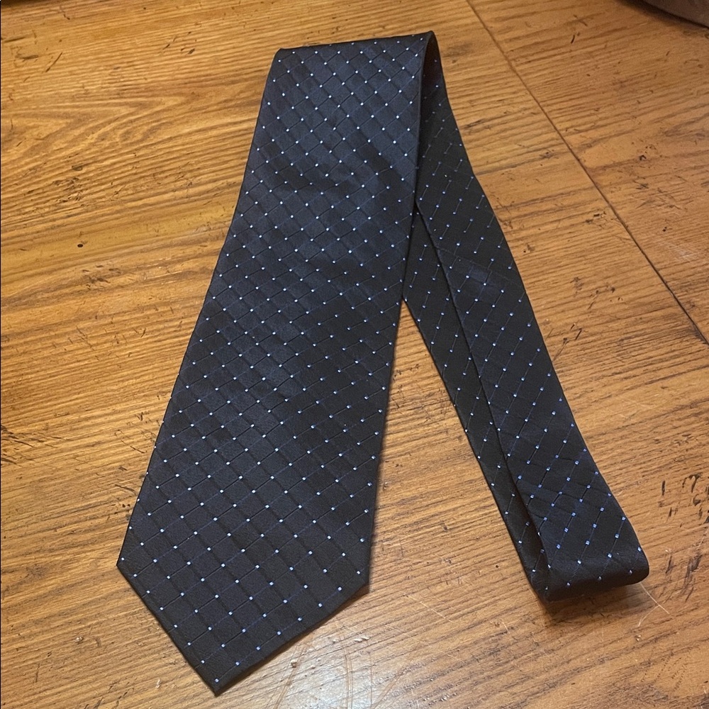 Valerio Garati 100% silk Sophisticated Black Tie with Blue Accents